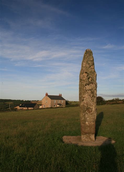 Megalithic portal Llangyndeyrn